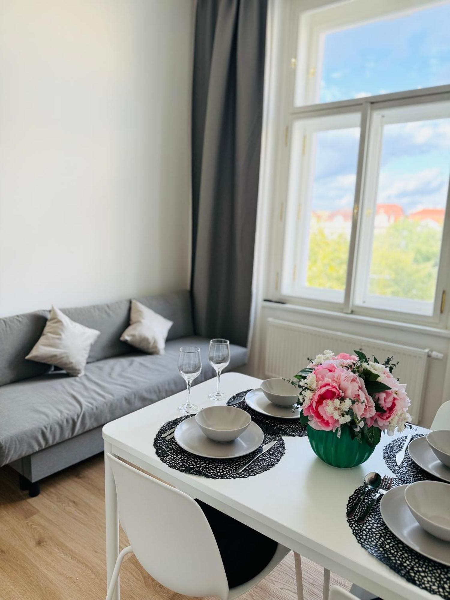 Appartement Namesti Miru *